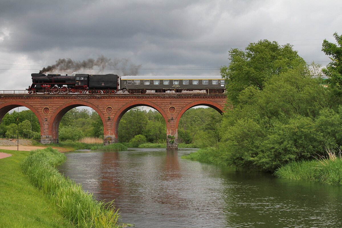 Pociąg specjalny Pirat przejeżdża przez Karlino Pociąg specjalny Pirat przejeżdża przez Karlino