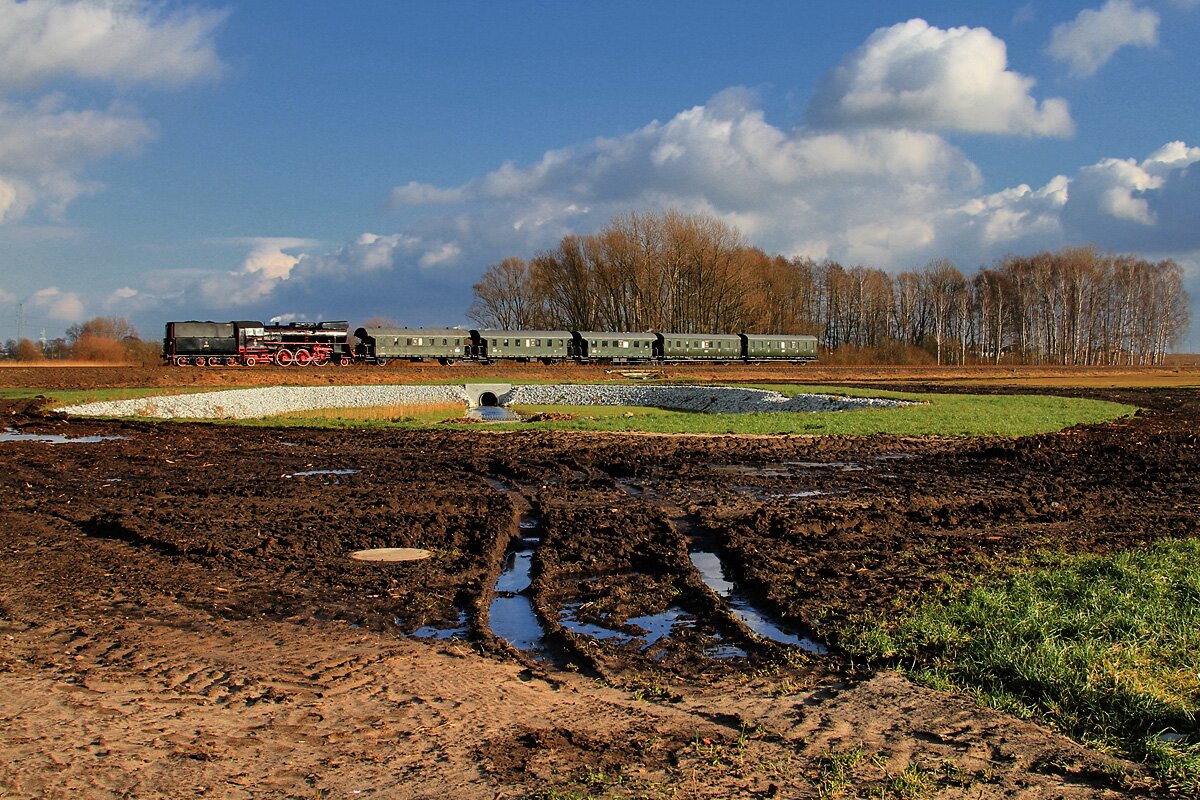 Pociąg retro na trasie Nowawieś Mochy - Wolsztyn Pociąg retro na trasie Nowawieś Mochy - Wolsztyn